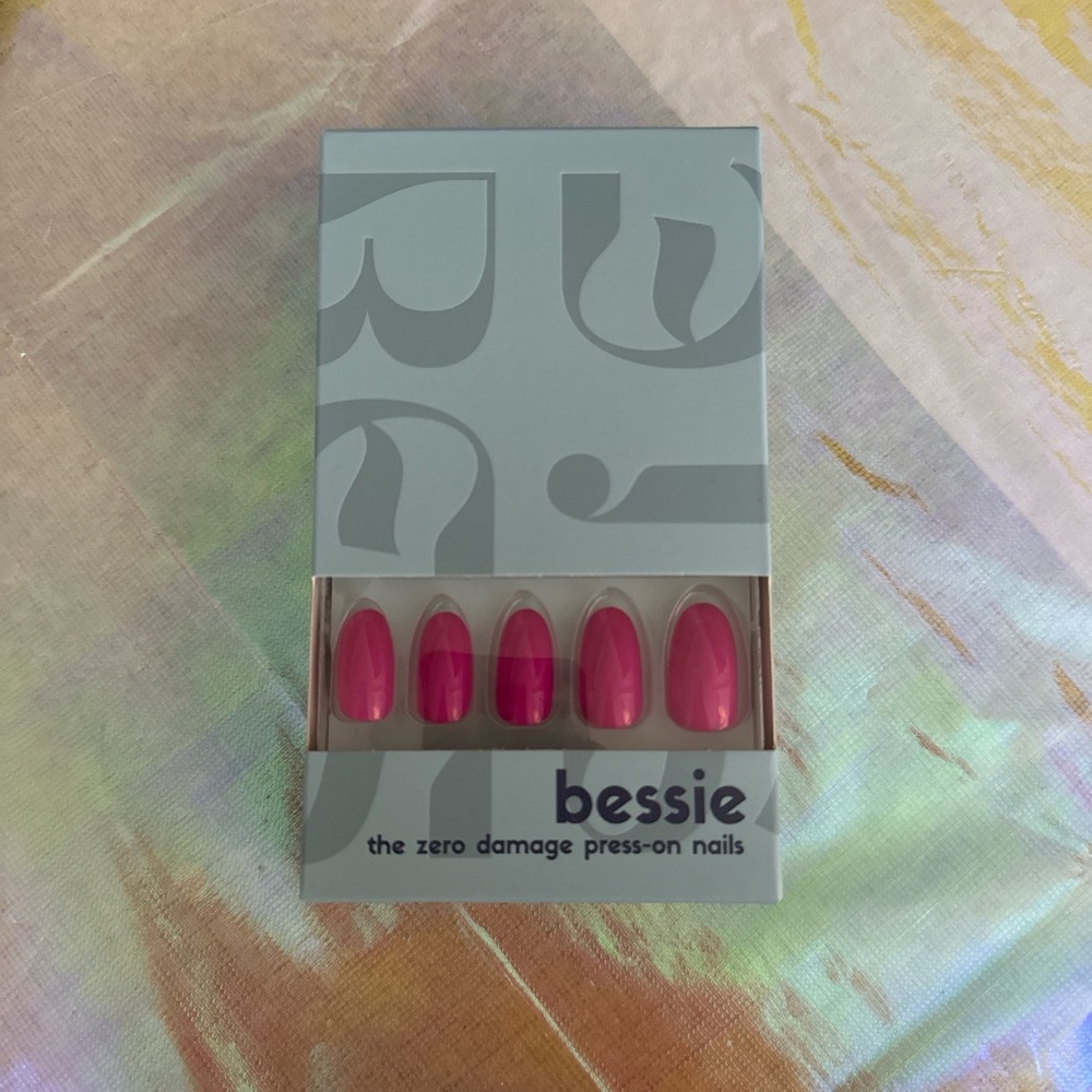 Bessie Natural Nails Press-On Kit